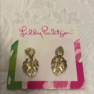 Palm Lilly Pulitzer earrings 🌿